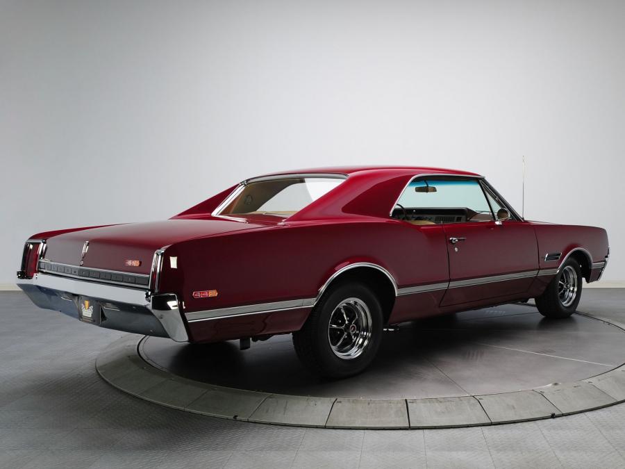  Oldsmobile Cutlass 442 Holiday Coupe 1966 года  (фото 4 из 6)